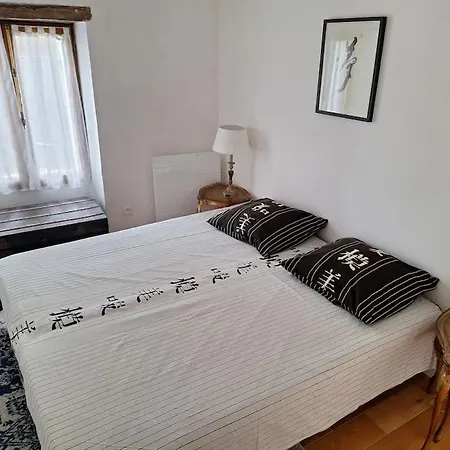 Holiday home Ruelle Bourg Maison Ancienne Saint-Romain (Charente)