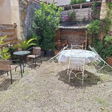 Holiday home Ruelle Bourg Maison Ancienne Saint-Romain (Charente)